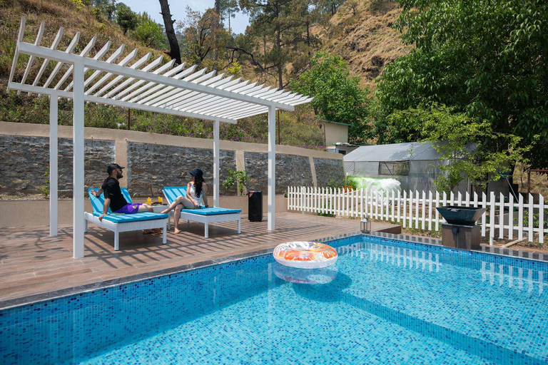 Sport & Beauty 2, StayVista at Rolling Hills with Swimming Pool, Almora