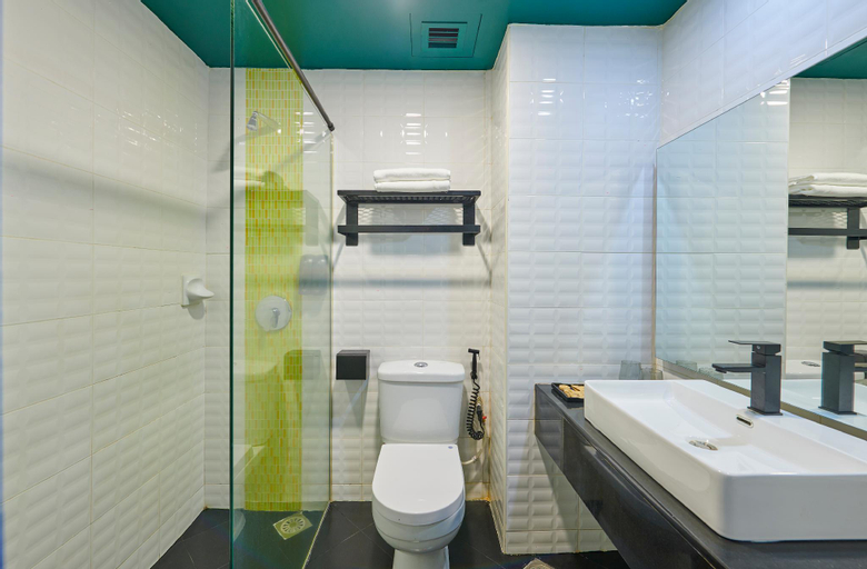 Bathroom 13