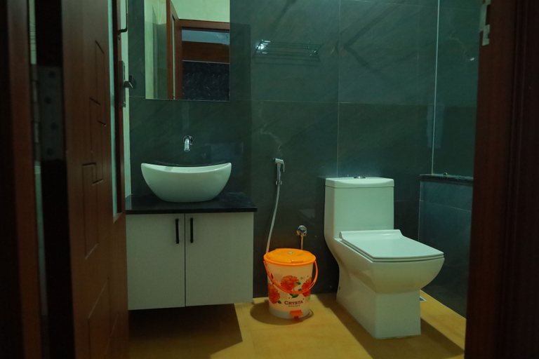 Bathroom 4, Azhagu Beach Resort, Kanniyakumari