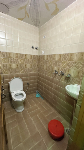 Bathroom 3, Hotel Maheshswari and Banquet Hall, Tehri Garhwal