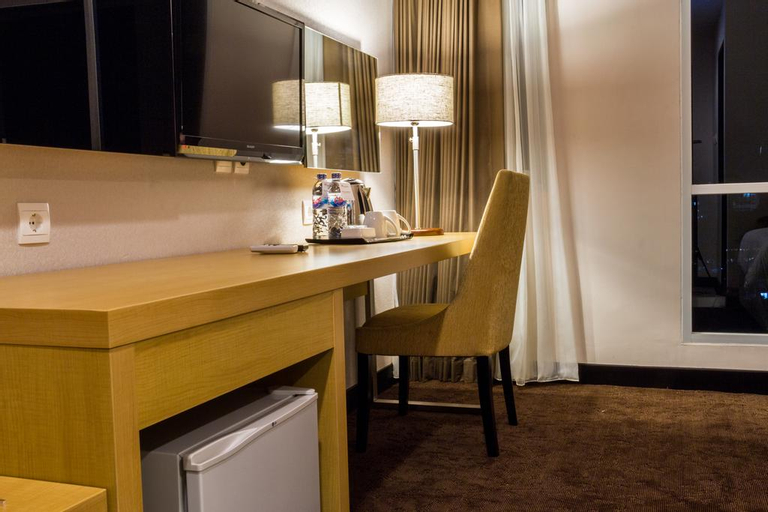 Dining Room 10
