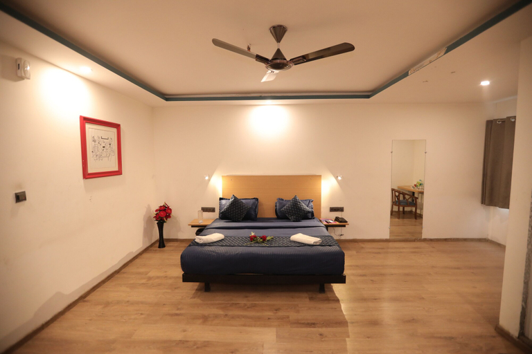 Bedroom 2, Hotel Noida Grand, Gautam Buddha Nagar