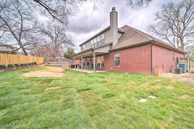 Pet-Friendly Tulsa Escape with Private Hot Tub!, Tulsa