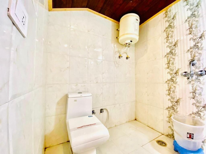 Bathroom 4, Hotel Hadimba palace, Kullu