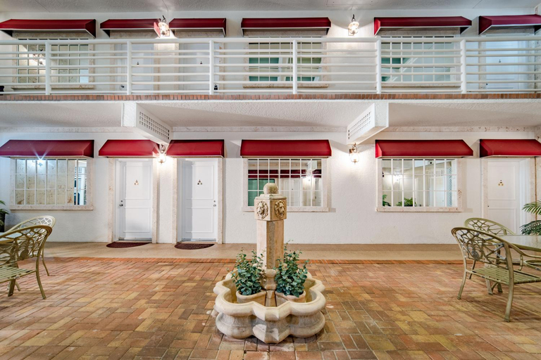 Others 4, Boca Grande Hotel, Charlotte