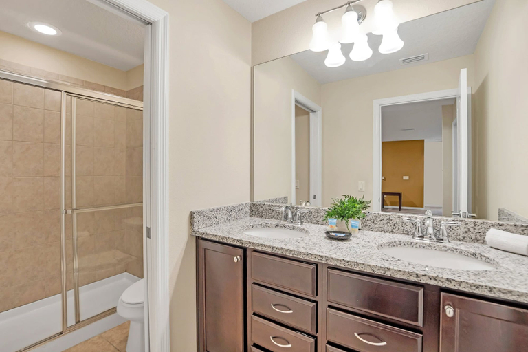 Room 3, Spacious 8BR Home for Large Group - Pool Games, Osceola