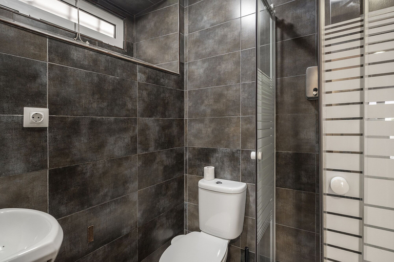 Bathroom, Cozy Alfama Haven: Perfect For Exploring Lisbon, Lisbon