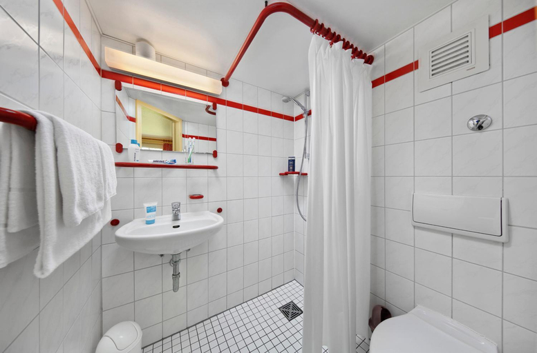 Bathroom 2, KNAUS Campingpark Leipzig, Leipzig