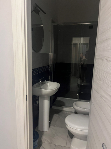 Bathroom 5, International Hotels, Napoli