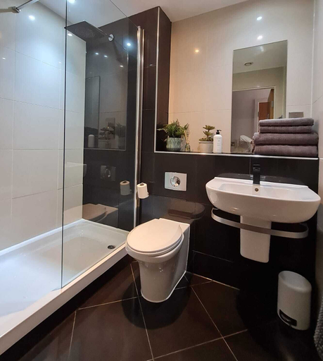 Bathroom, 2nd Floor City Apartment, Sheffield