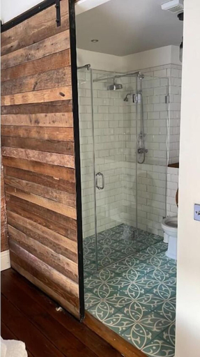 Bathroom 3, The Palm