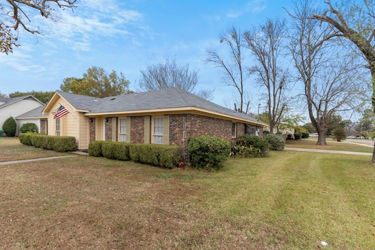 Exterior & Views 2, Large Fenced Yard Shamrock Stay, Montgomery