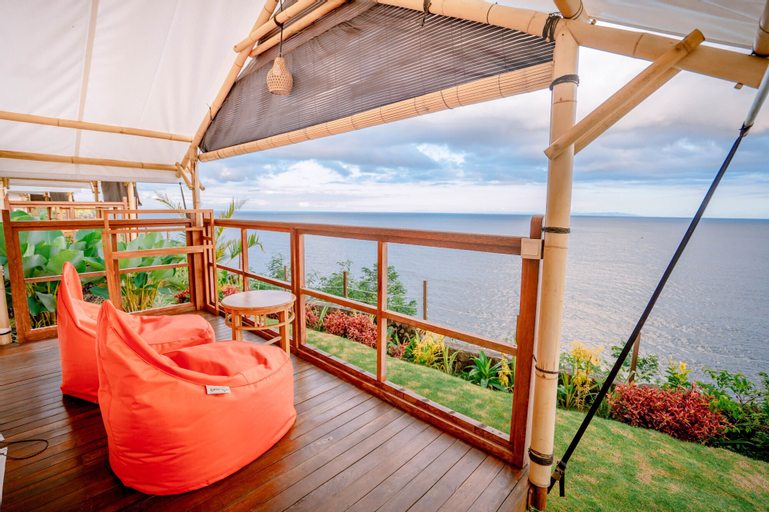 Exterior & Views 30