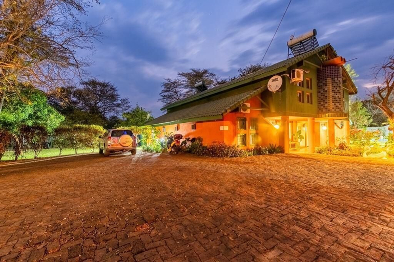Exterior & Views, Avril Guest Lodge, Hwange