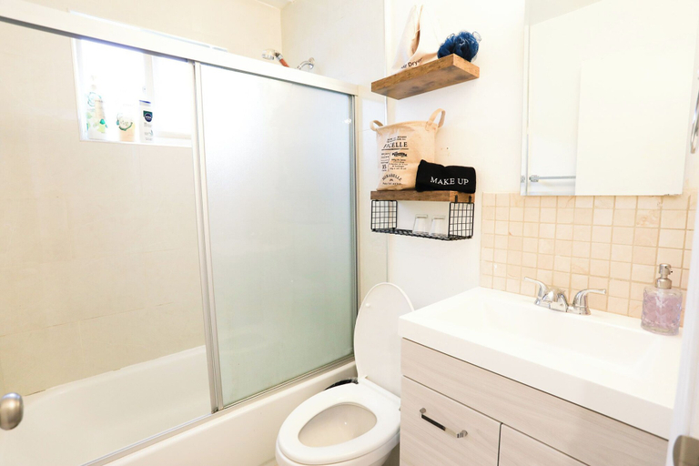 Bathroom 2, Silicon Valley Airbnb, Santa Clara