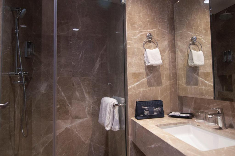 Bathroom 18