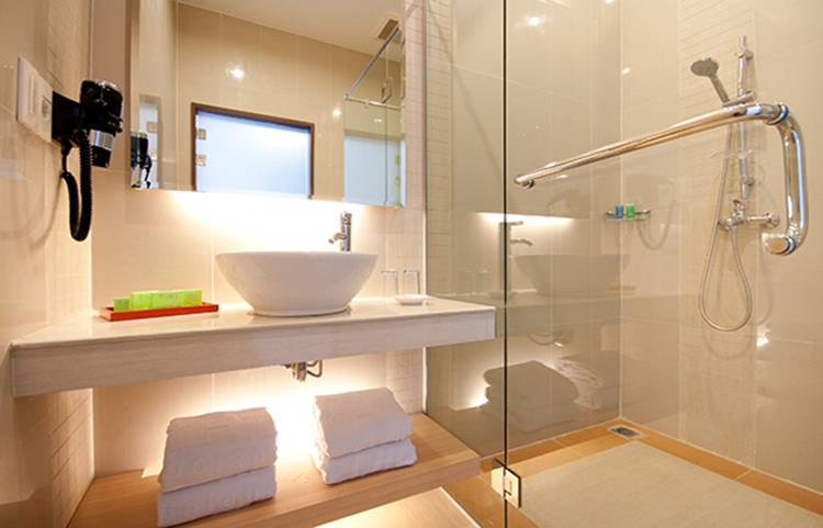 Bathroom 13