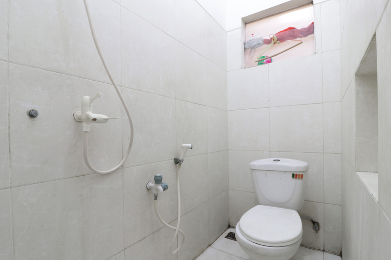 Bathroom 5, Wisma Lamida 2 Syariah By Zuzu, Jakarta Timur