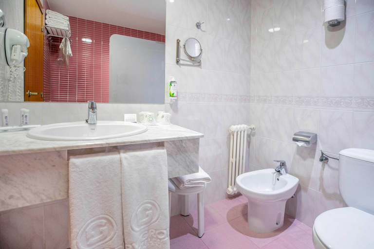Bathroom 5, Hotel Servigroup La Zenia, Alicante