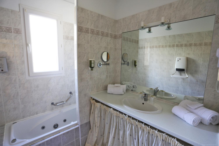 Bathroom 4, La Mère Biquette, Ardèche