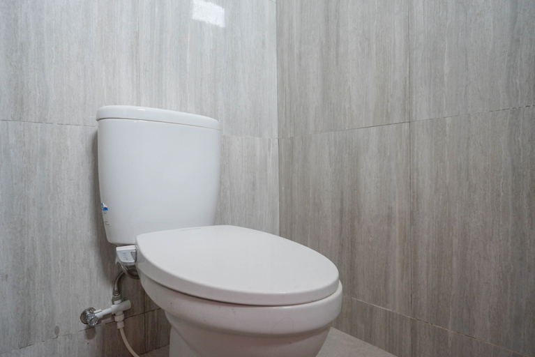 Bathroom 4, RedDoorz Syariah near RS Hermina Yogyakarta, Sleman