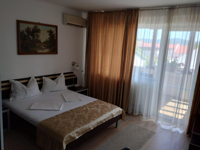 Others 3, Hotel Turist, Pucioasa