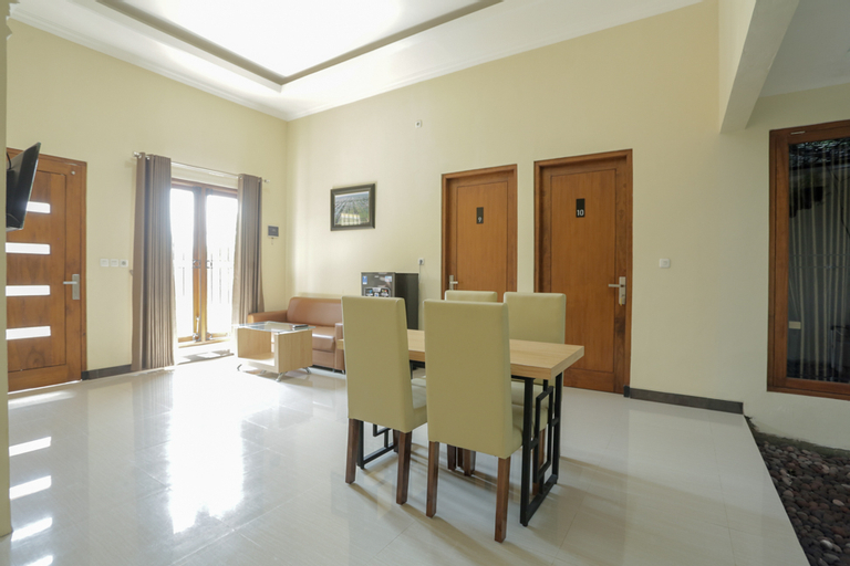Dining Room 28