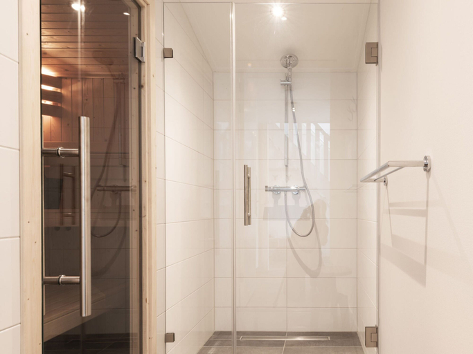Bathroom 3, Villa With a Sauna in Tjeukemeer, Lemsterland