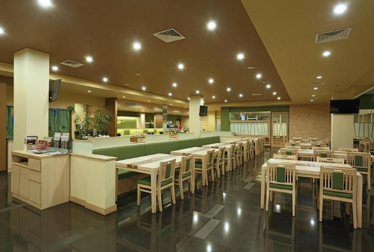 Food & Drinks 2, Tree Park Karawang, Karawang