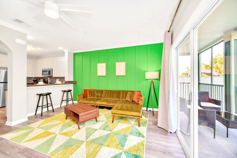Room 4, Modern 3BR Condo Near Disney- Pool, Orange