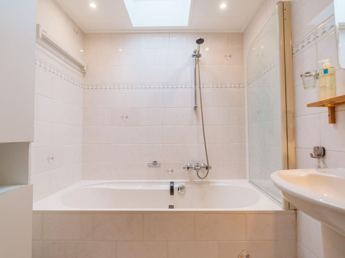 Bathroom 4, Bright Holiday Home With Covered Veranda, Leidschendam-Voorburg