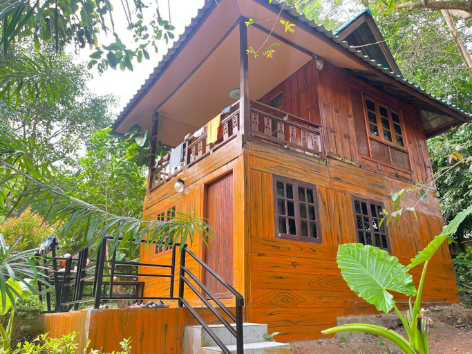 Exterior 8