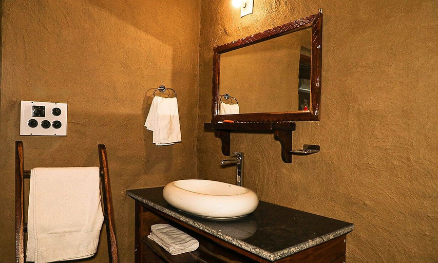 Bathroom, Mud Haven Farm, Jhajjar
