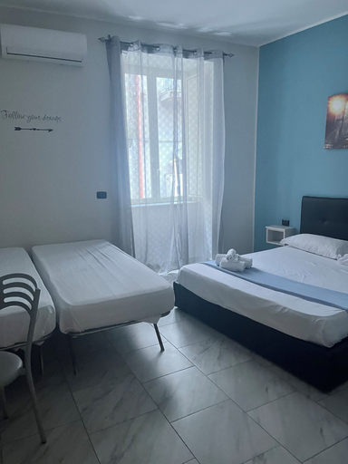 Bedroom 3, International Hotels, Napoli