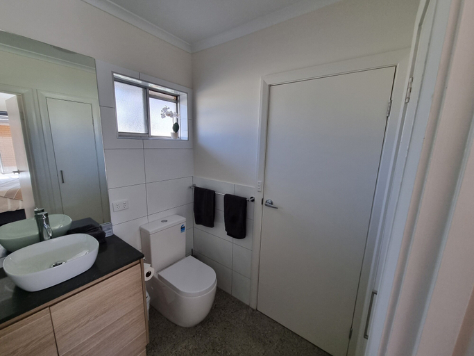 Bathroom 3, Golden Heritage Accommodation Rutherglen, Indigo - Pt B