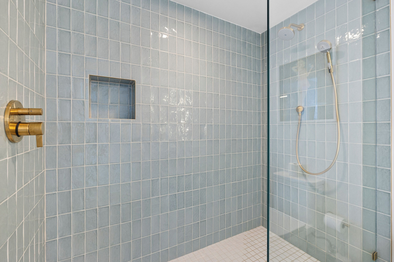 Bathroom 5, Building Gale Downtown - We Host, Miami-Dade