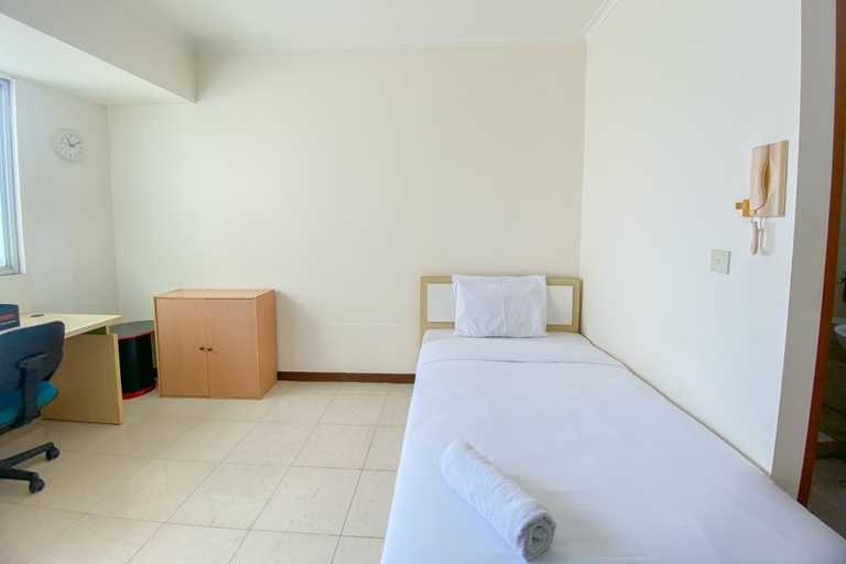 Bedroom 2, Minimalist and Comfy Studio Room Maple Park Sunter Apartment By Travelio, Jakarta Utara