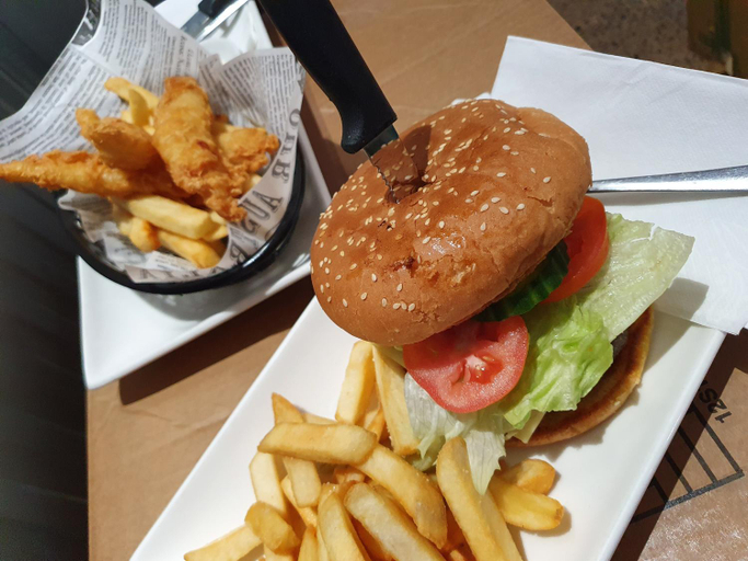Food & Drinks 3, Litchfield Tourist Park, Coomalie