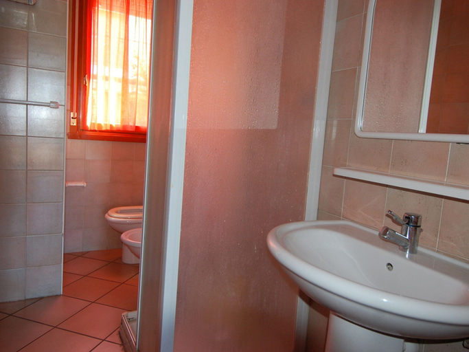Bathroom, Sun Drenched Seaside Holiday Home with Pool near Venice, Rovigo