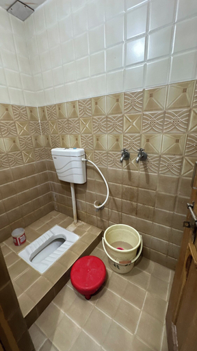Bathroom 3, Hotel Maheshswari and Banquet Hall, Tehri Garhwal