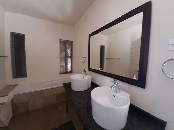 Bathroom 3, Orangerie Guest House, City of Johannesburg