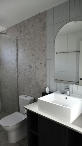 Bathroom 4, 40 on Marshall Street, Goondiwind