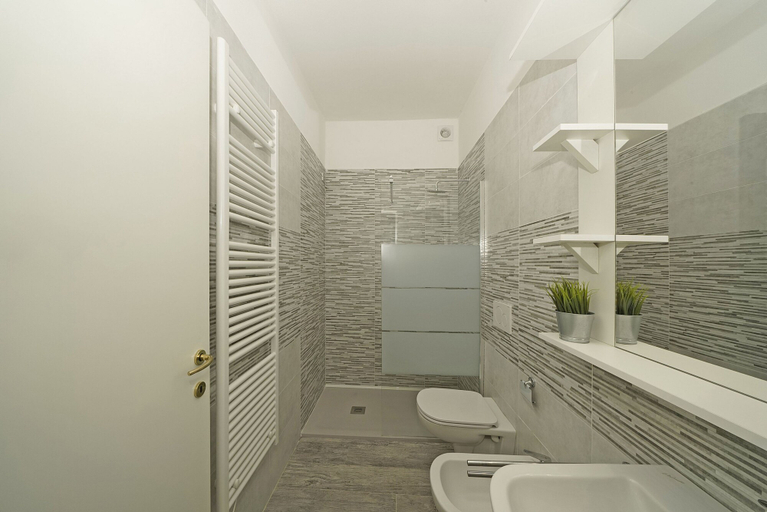 Bathroom 5, Villa Caterina 2 by Wonderful Italy, Brescia