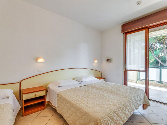 Bedroom 3, Comfy Apartment in Milano Marittima near Pine Forest, Ravenna