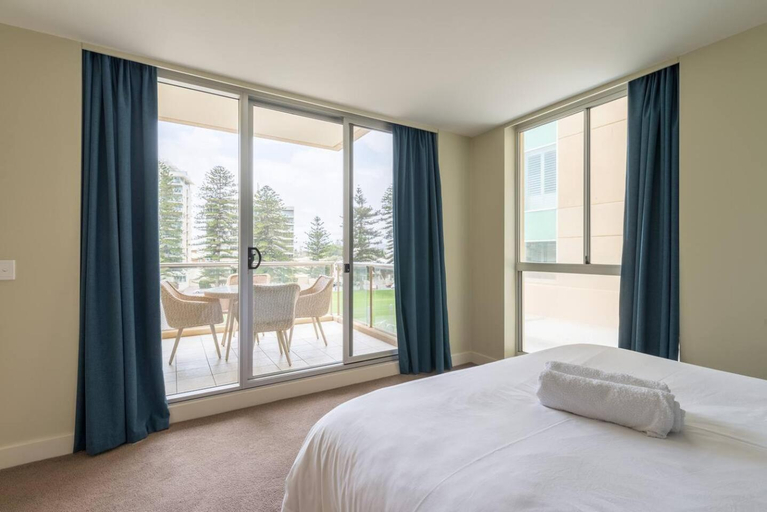 Others 3, Beachside Luxury Apartments One & Two Bedroom in Beachfront Oaks Pier Building, Adelaide