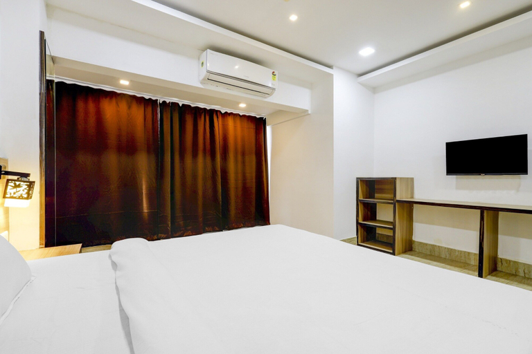 Bedroom 3, Paradox Plaza Hotel Near Delhi Airport, Delhi
