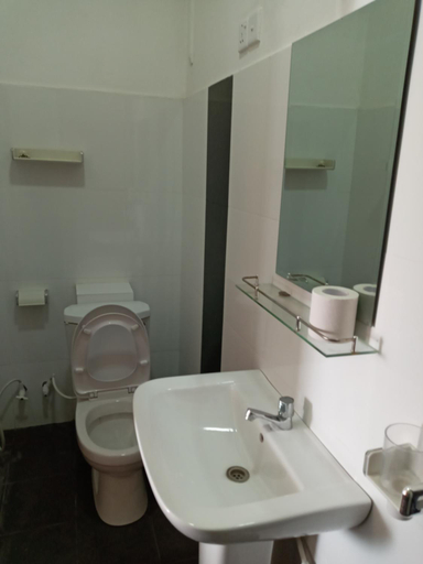 Bathroom 4, Hotel New SeaSide Inn, Hikkaduwa