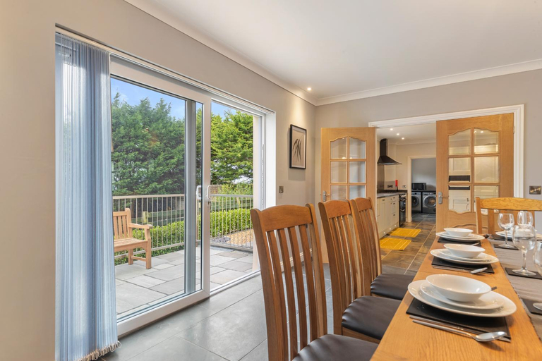 Others 5, Maynor - Large Luxury House, Log Burner, Central Location, Pembrokeshire