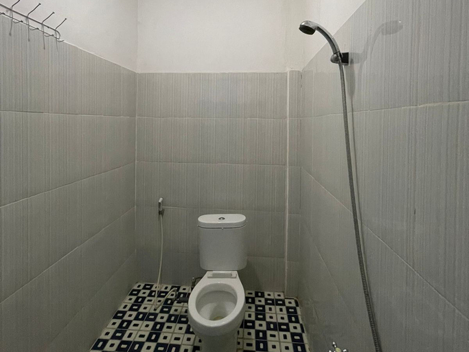 Bathroom, Hotel Lucky 21 Syariah RedPartner, Lubuklinggau