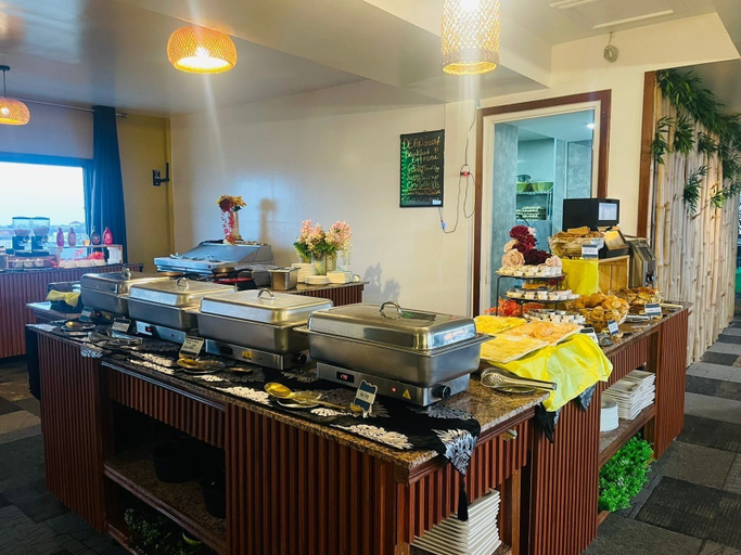 Food & Drinks 4, Royal Breeze Hotel NV, Rainville
